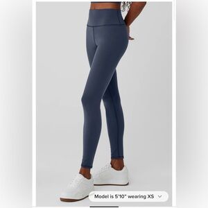 NWT Alo Yoga Airbrush Winter Warm Leggings in Navy in Small